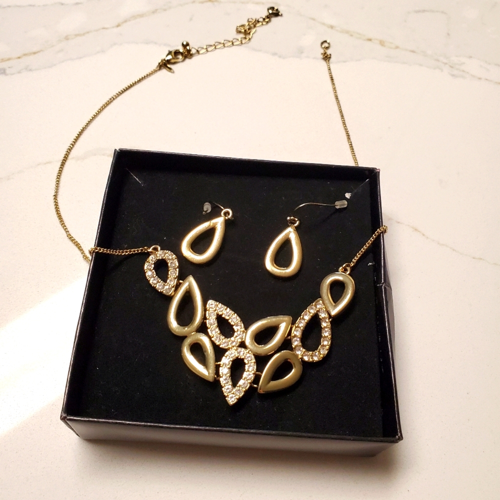 Neclence earings set